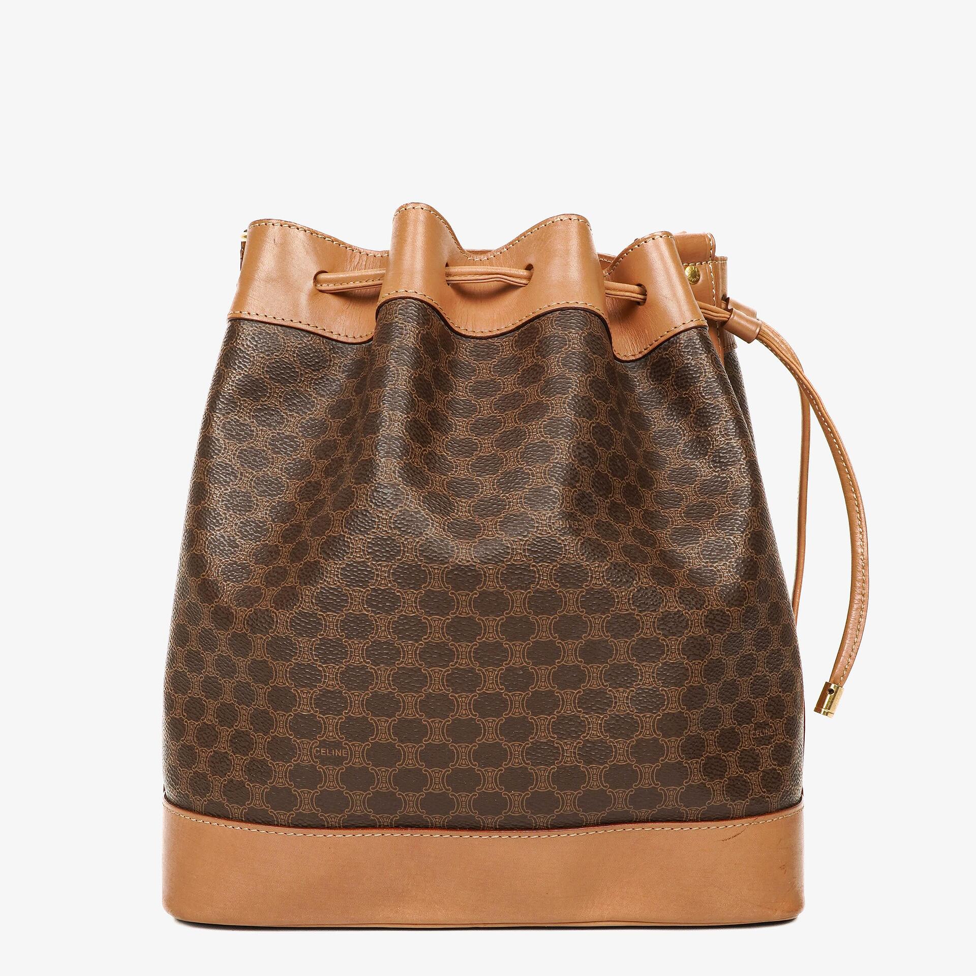 Celine Vintage Macadam Triomphe Bucket Bag mit Zugband in Braun