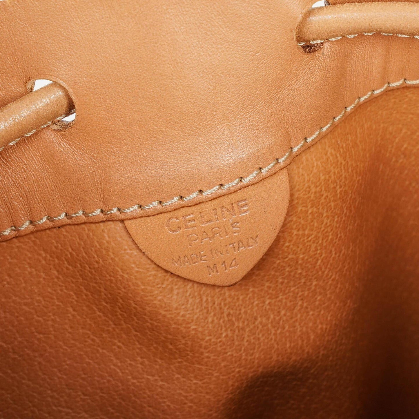 Celine Vintage Macadam Triomphe Bucket Bag mit Zugband in Braun