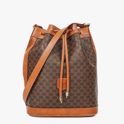 Celine Vintage Macadam Triomphe Bucket Bag mit Zugband in Braun