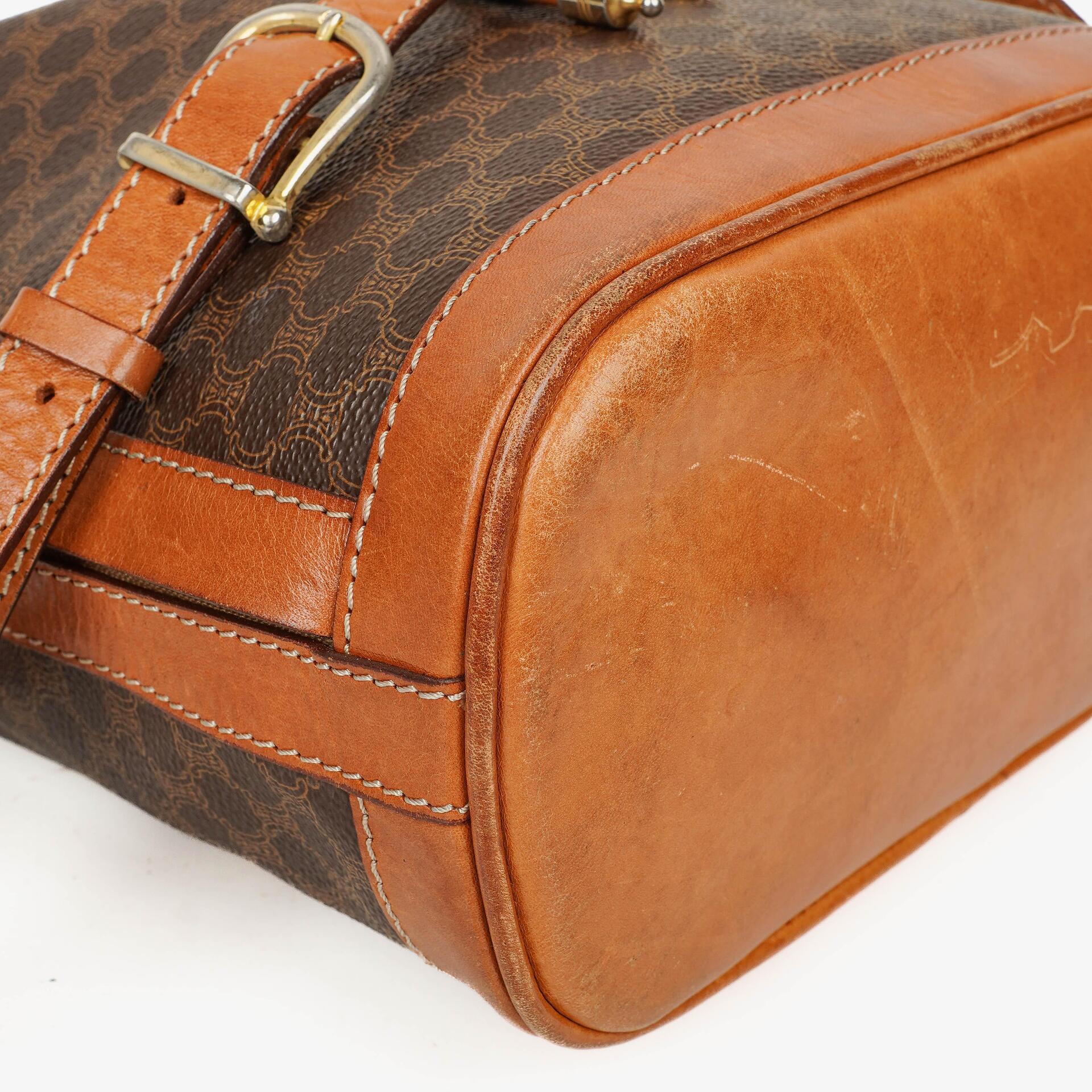 Celine Vintage Macadam Triomphe Bucket Bag mit Zugband in Braun