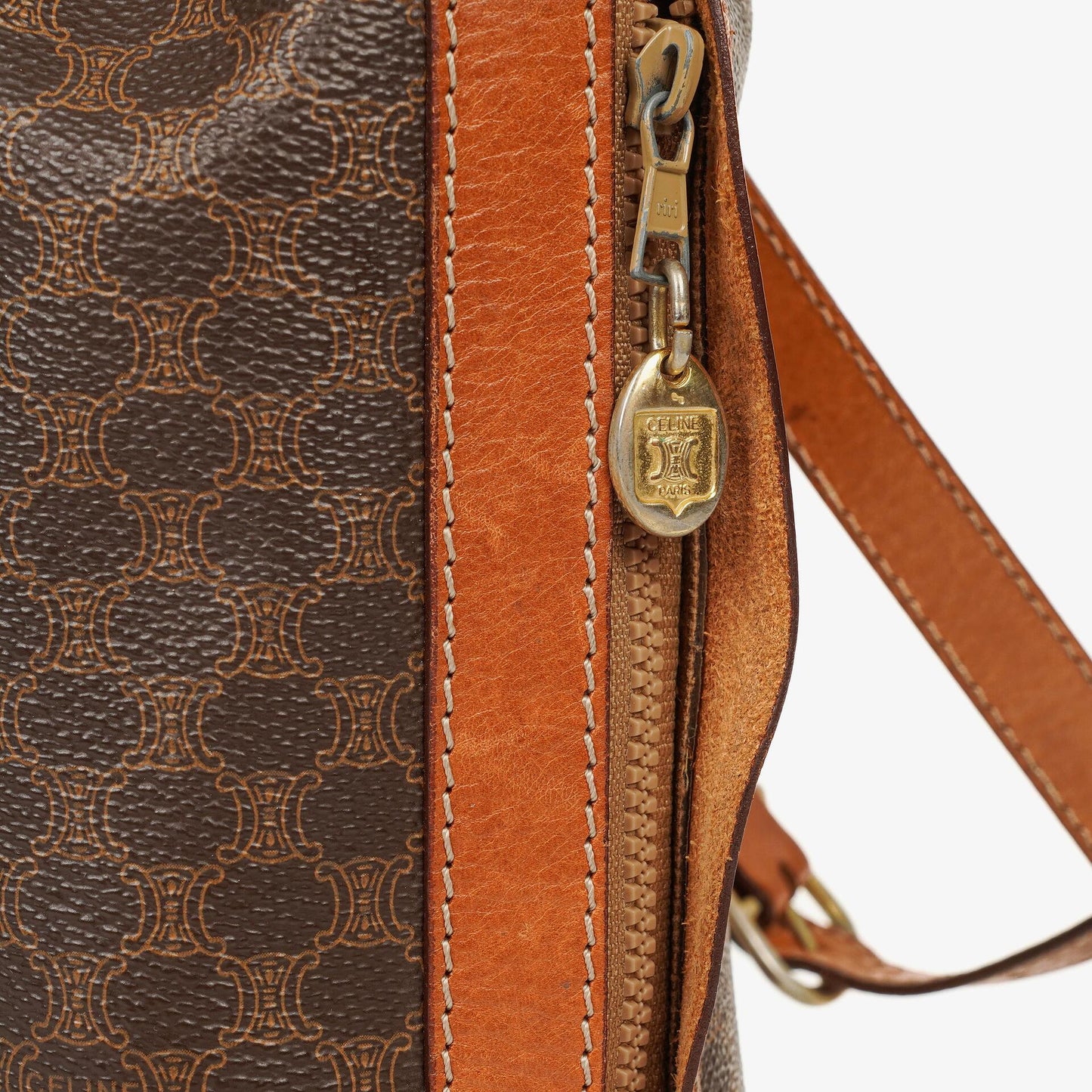 Celine Vintage Macadam Triomphe Bucket Bag mit Zugband in Braun