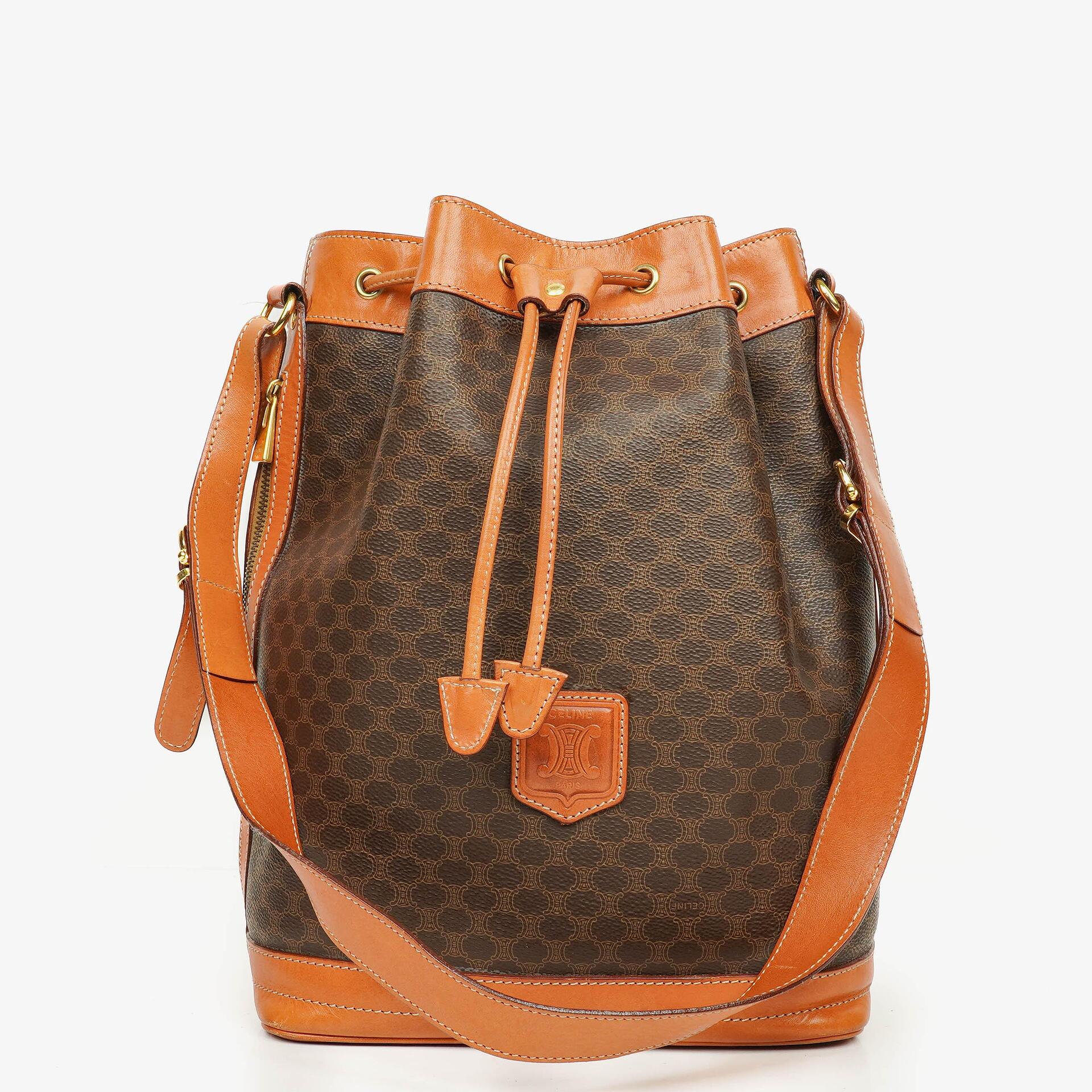 Celine Vintage Macadam Triomphe Bucket Bag mit Zugband in Braun