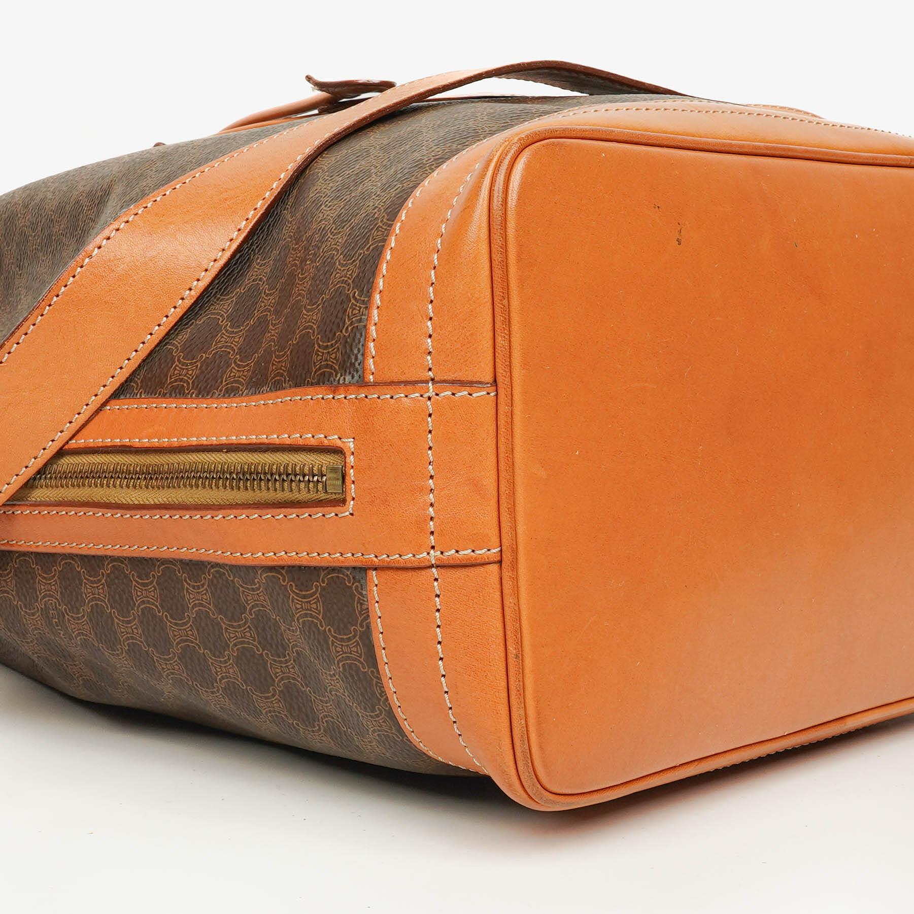 Celine Vintage Macadam Triomphe Bucket Bag mit Zugband in Braun