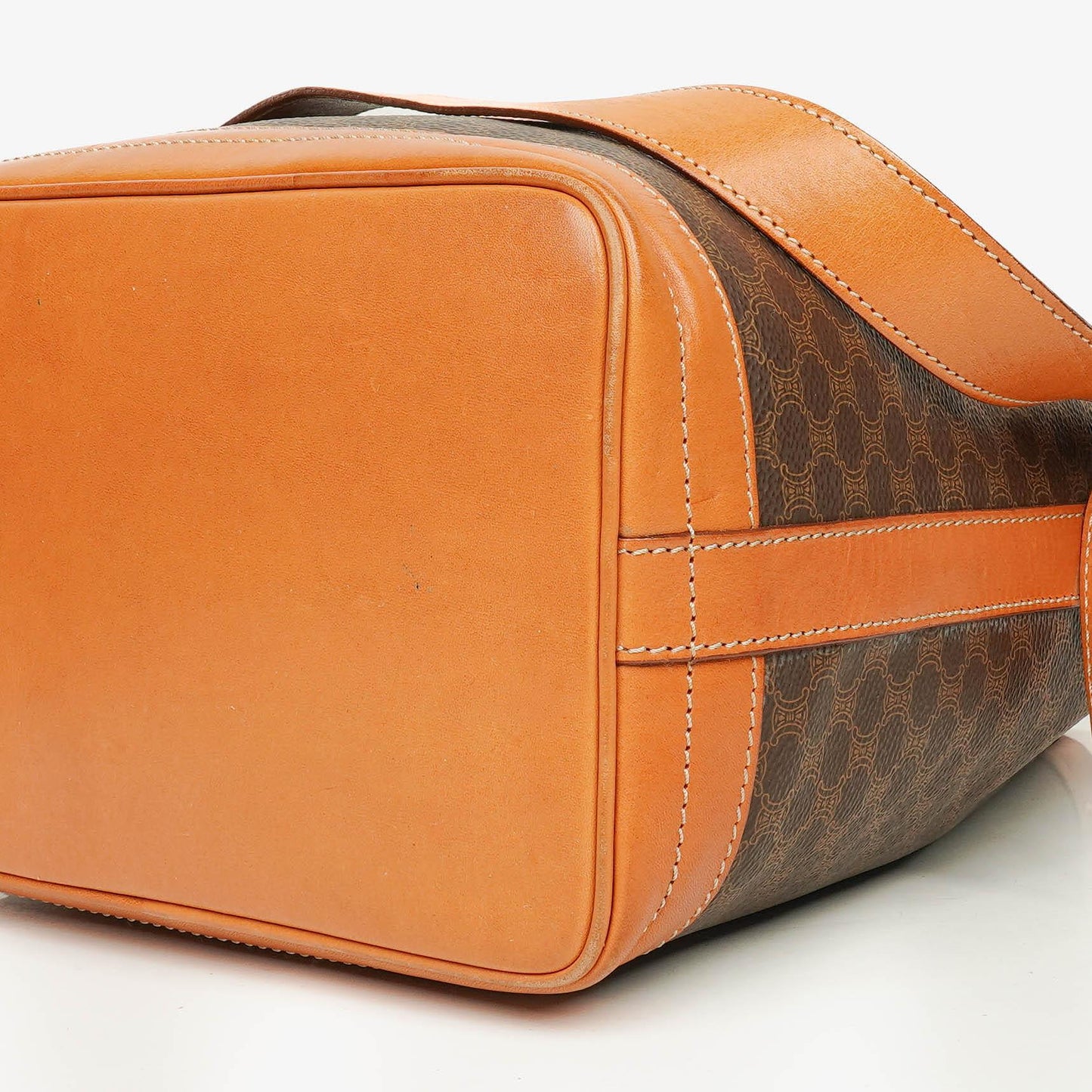 Celine Vintage Macadam Triomphe Bucket Bag mit Zugband in Braun