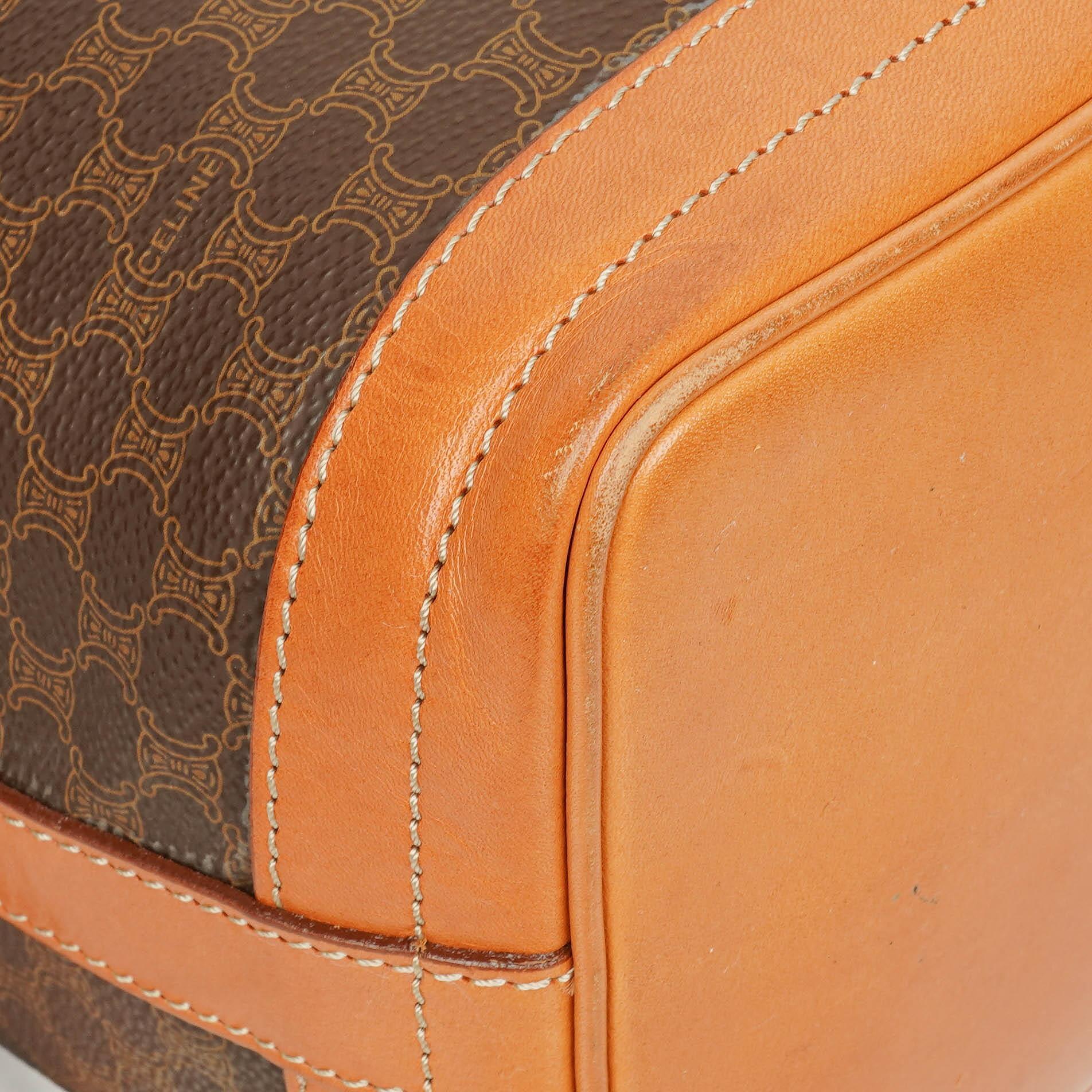 Celine Vintage Macadam Triomphe Bucket Bag mit Zugband in Braun