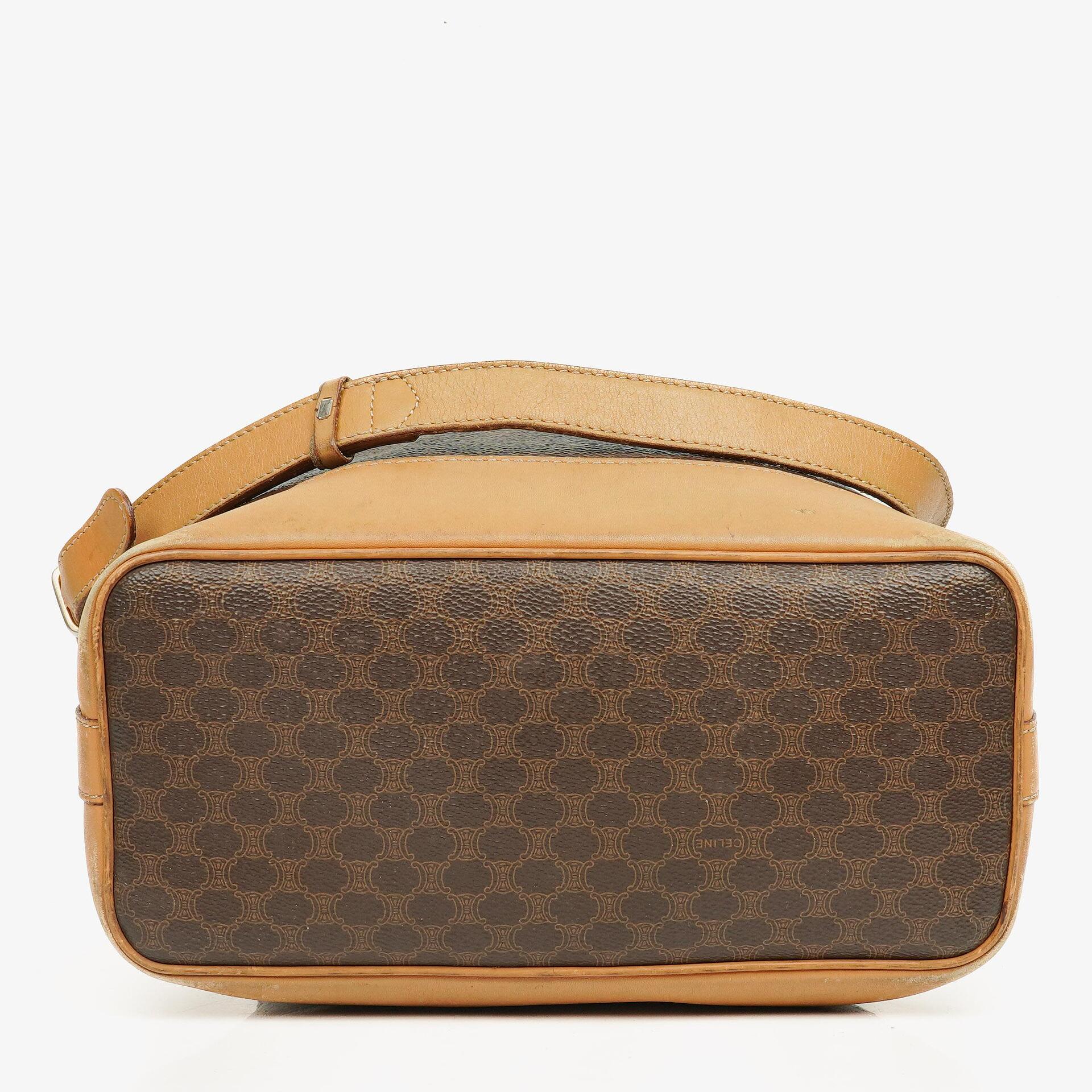Celine Vintage Macadam Triomphe Bucket Bag mit Zugband in Braun