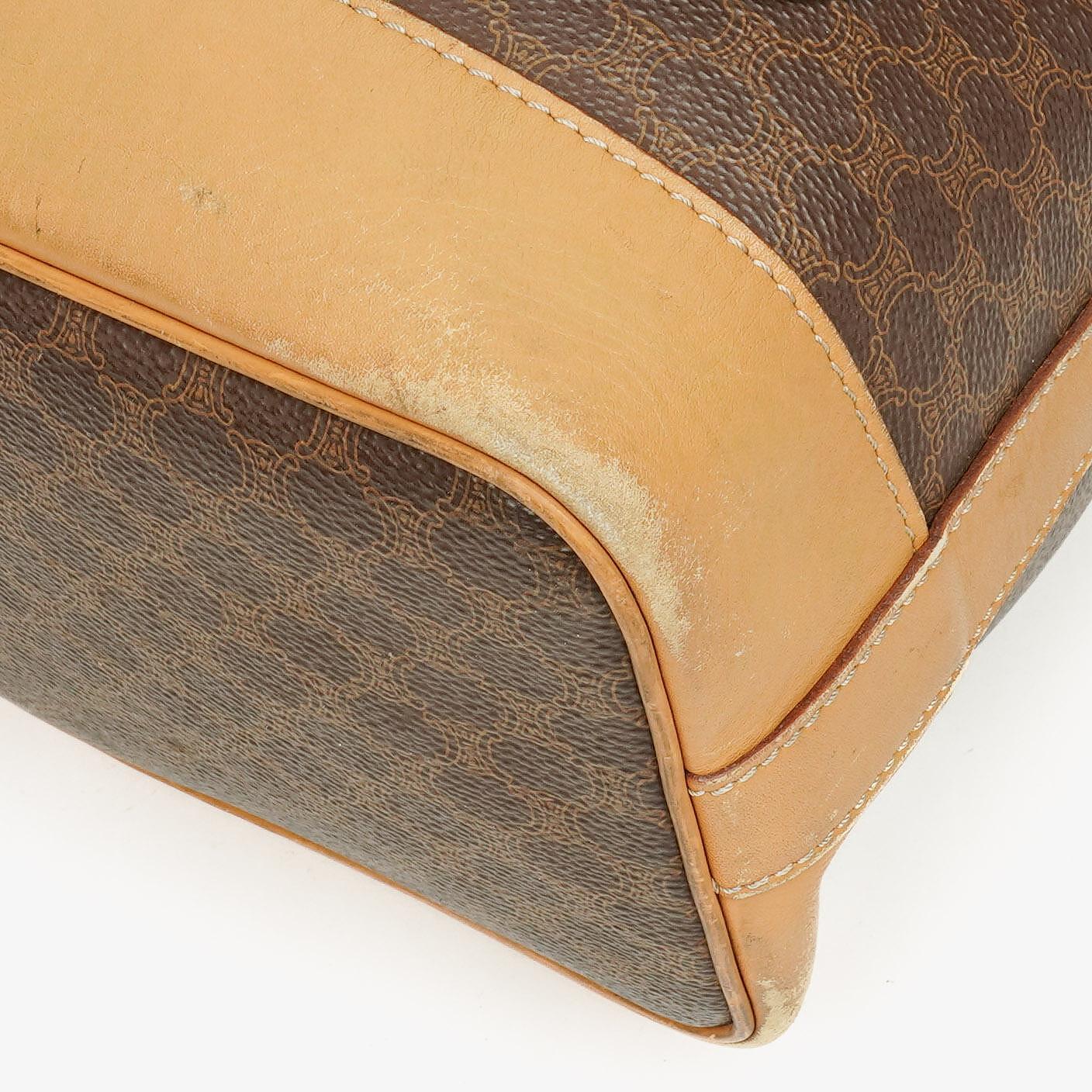 Celine Vintage Macadam Triomphe Bucket Bag mit Zugband in Braun