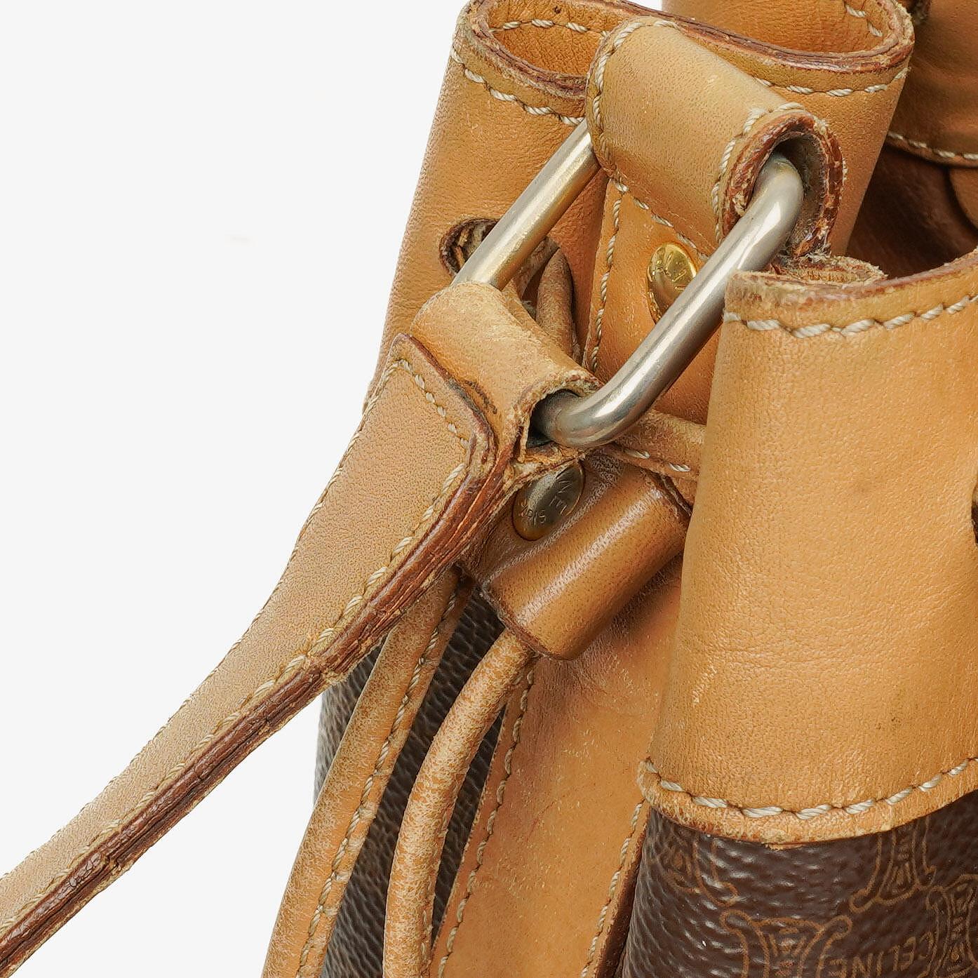 Celine Vintage Macadam Triomphe Bucket Bag mit Zugband in Braun