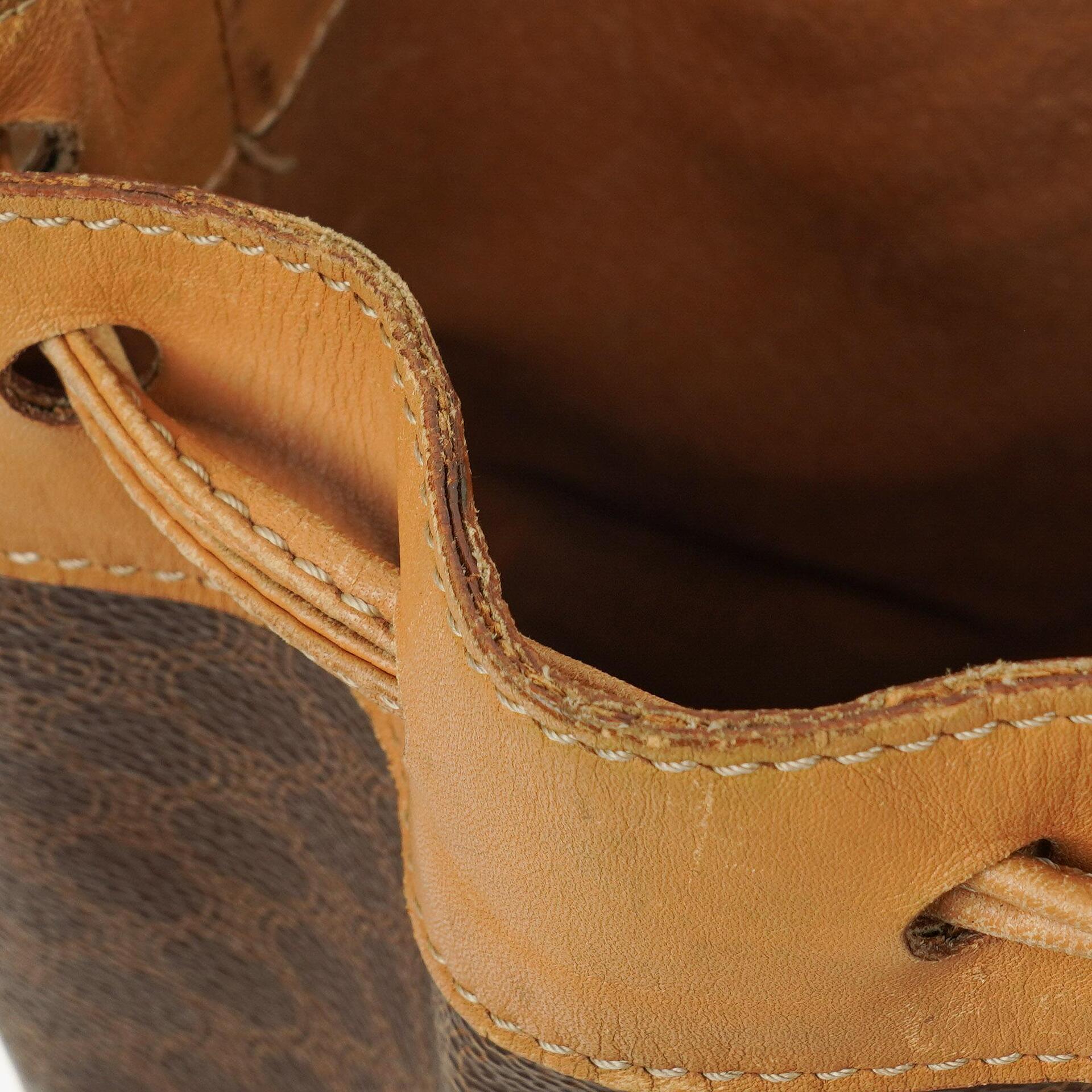 Celine Vintage Macadam Triomphe Bucket Bag mit Zugband in Braun