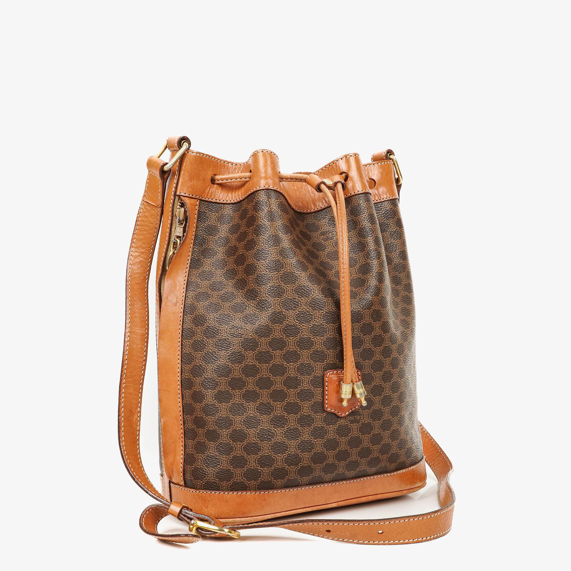 Celine Vintage Macadam Triomphe Bucket Bag mit Zugband in Braun