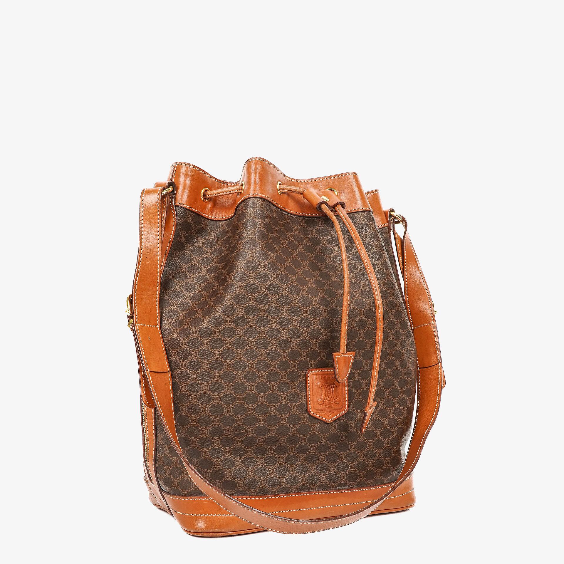 Celine Vintage Macadam Triomphe Bucket Bag mit Zugband in Braun