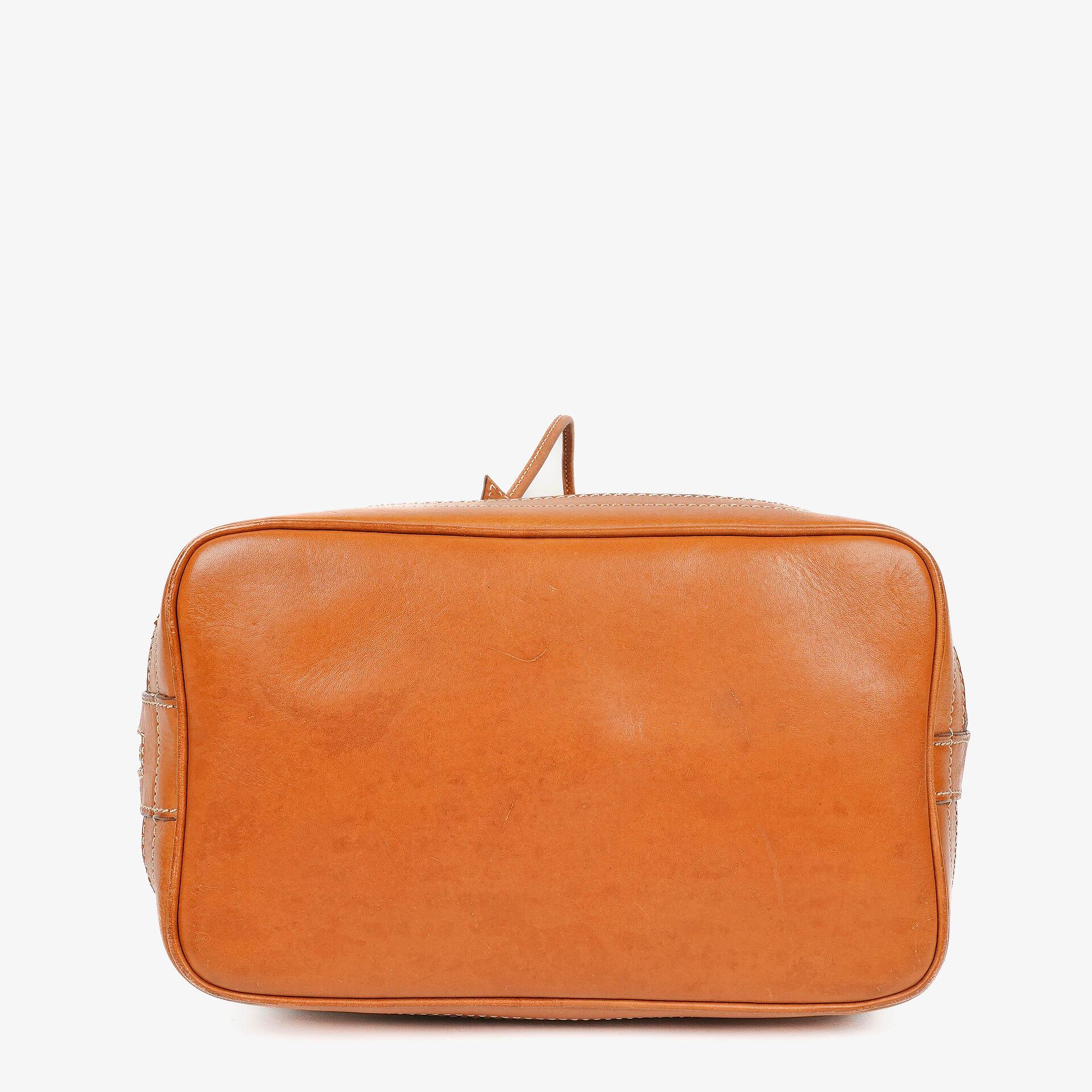 Celine Vintage Macadam Triomphe Bucket Bag mit Zugband in Braun