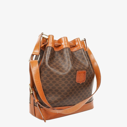 Celine Vintage Macadam Triomphe Bucket Bag mit Kordelzug in Braun
