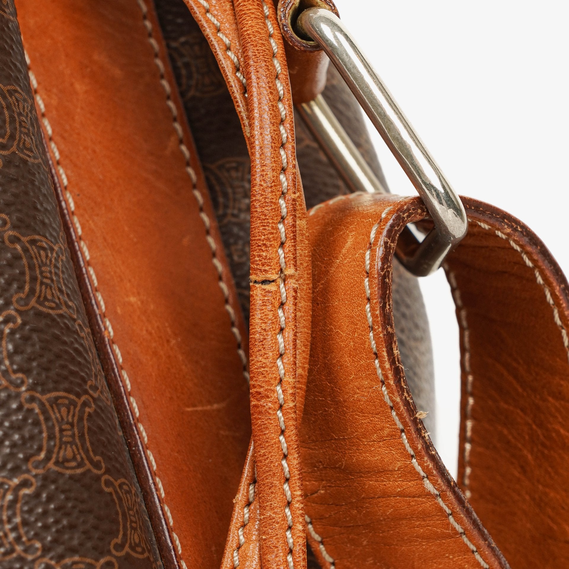 Celine Vintage Macadam Triomphe Bucket Bag mit Kordelzug in Braun
