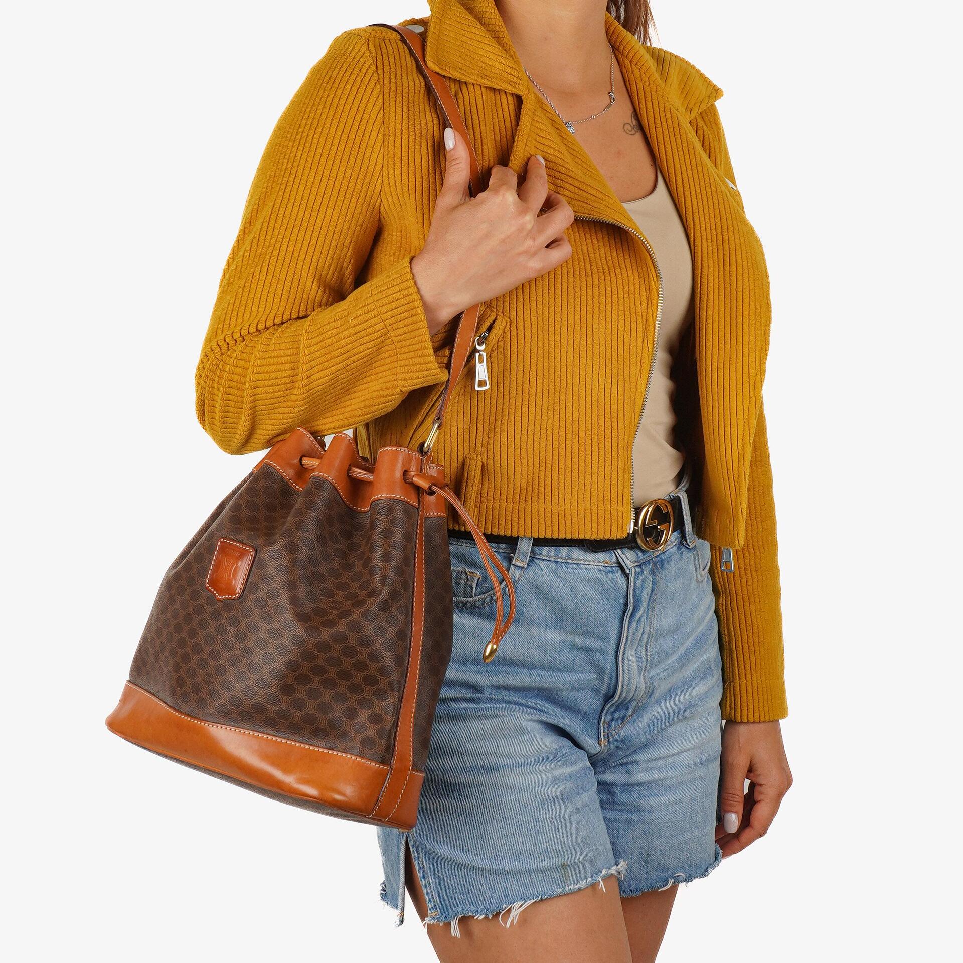 Celine Vintage Macadam Triomphe Braune Zugband Eimer Tasche mit Beutel