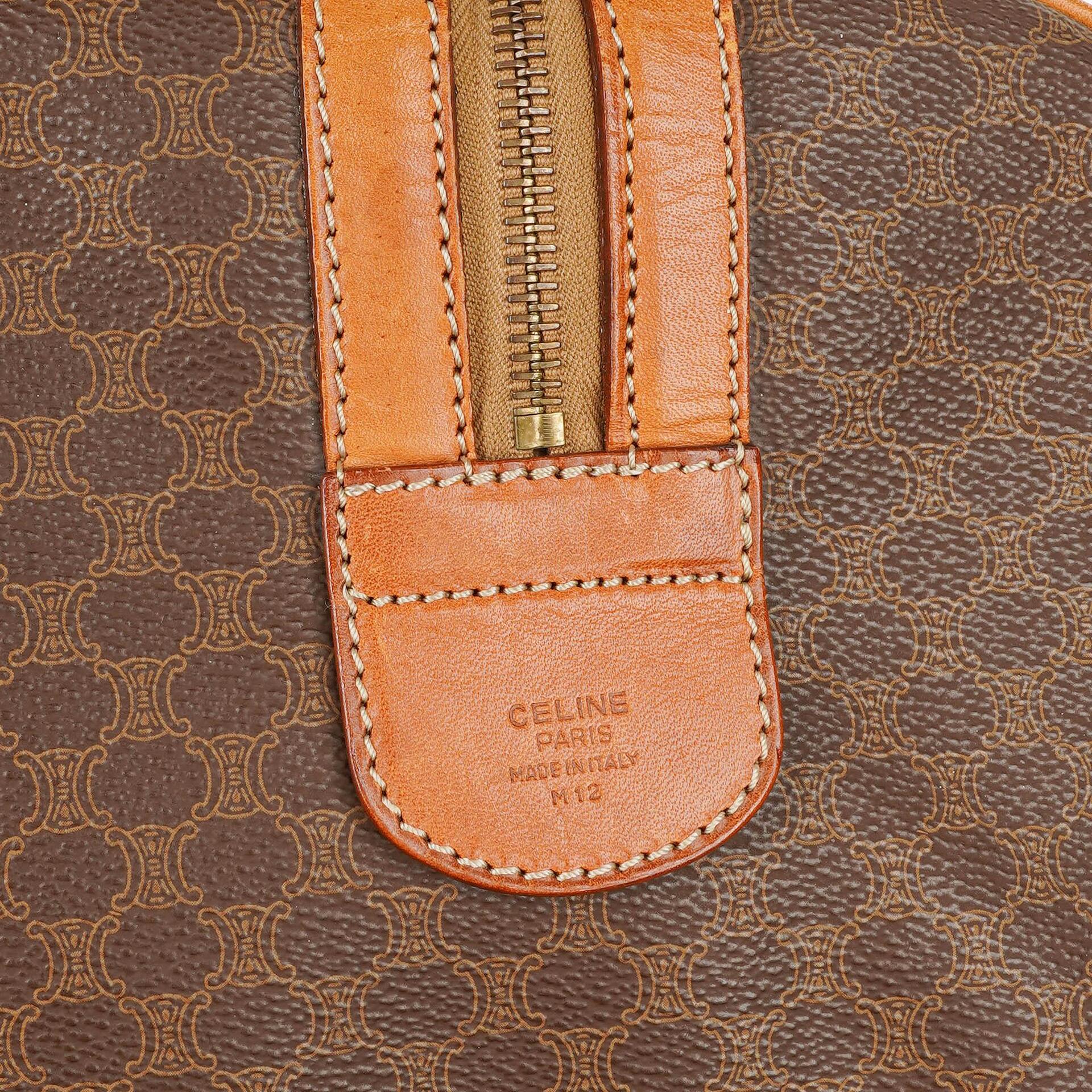Celine Vintage Macadam Triomphe Reisetasche in Braun