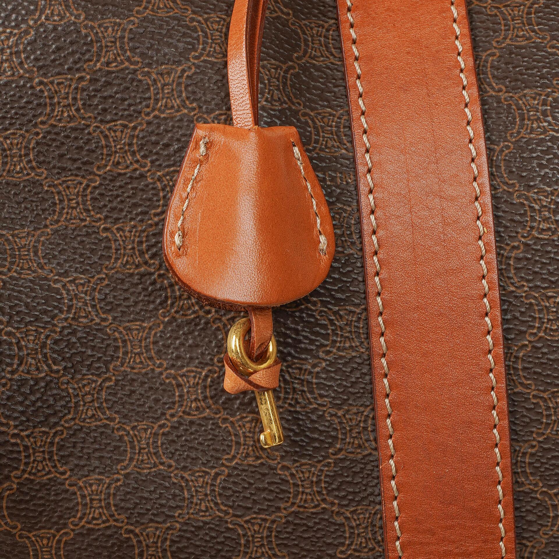 CELINE Vintage Macadam Triomphe Reisetasche in Braun
