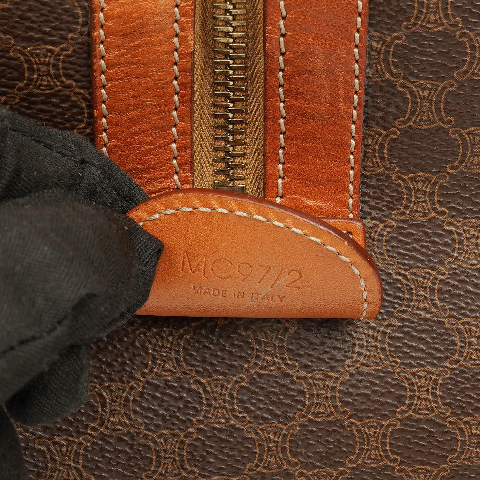 Celine Vintage Macadam Triomphe Reisetasche in Braun