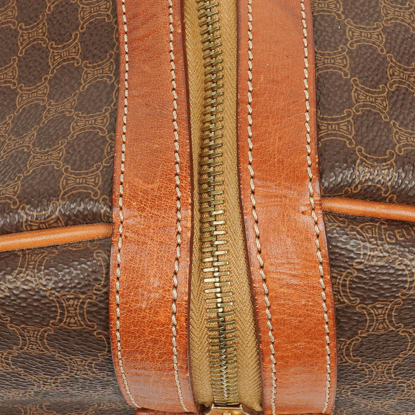 Celine Vintage Macadam Triomphe Reisetasche in Braun