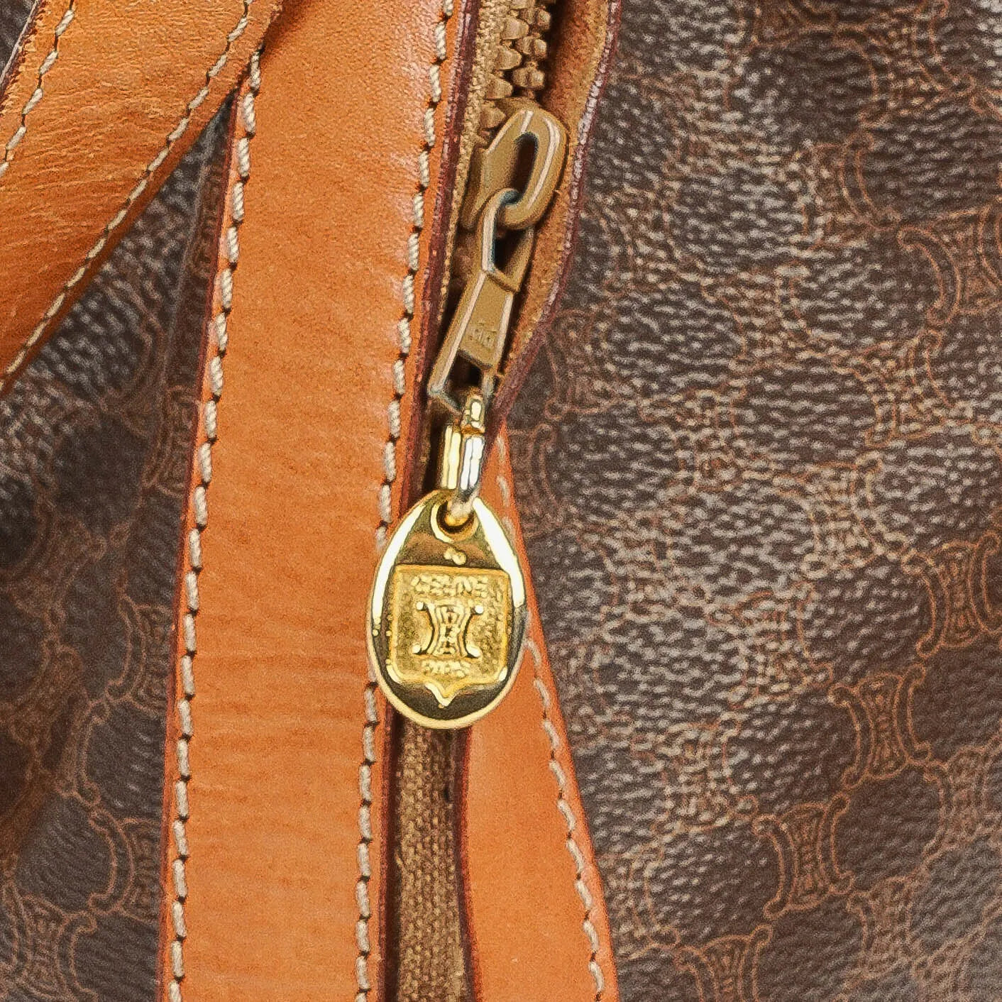 Celine Vintage Macadam Triomphe Bucket Bag mit Kordelzug