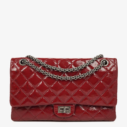 Chanel 2.55 Reissue 226 Flap Tasche aus rotem Knitterlackleder mit Ruthenium-Beschlägen