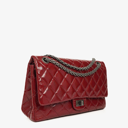 Chanel 2.55 Reissue 226 Flap Tasche aus rotem Knitterlackleder mit Ruthenium-Beschlägen