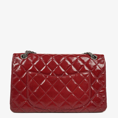 Chanel 2.55 Reissue 226 Flap Tasche aus rotem Knitterlackleder mit Ruthenium-Beschlägen