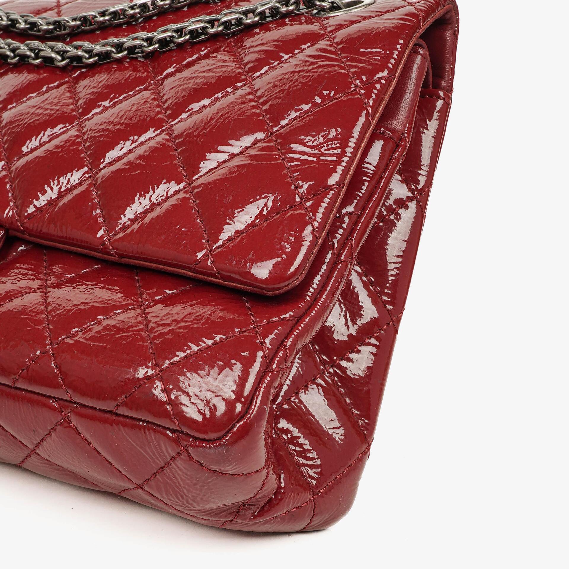 Chanel 2.55 Reissue 226 Flap Tasche aus rotem Knitterlackleder mit Ruthenium-Beschlägen