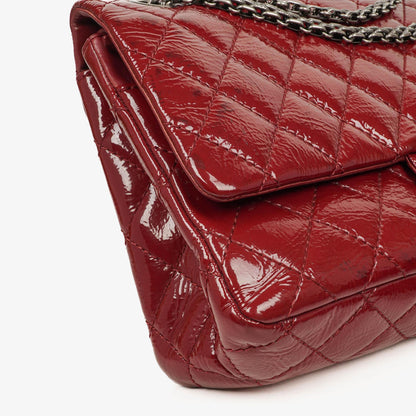 Chanel 2.55 Reissue 226 Flap Tasche aus rotem Knitterlackleder mit Ruthenium-Beschlägen