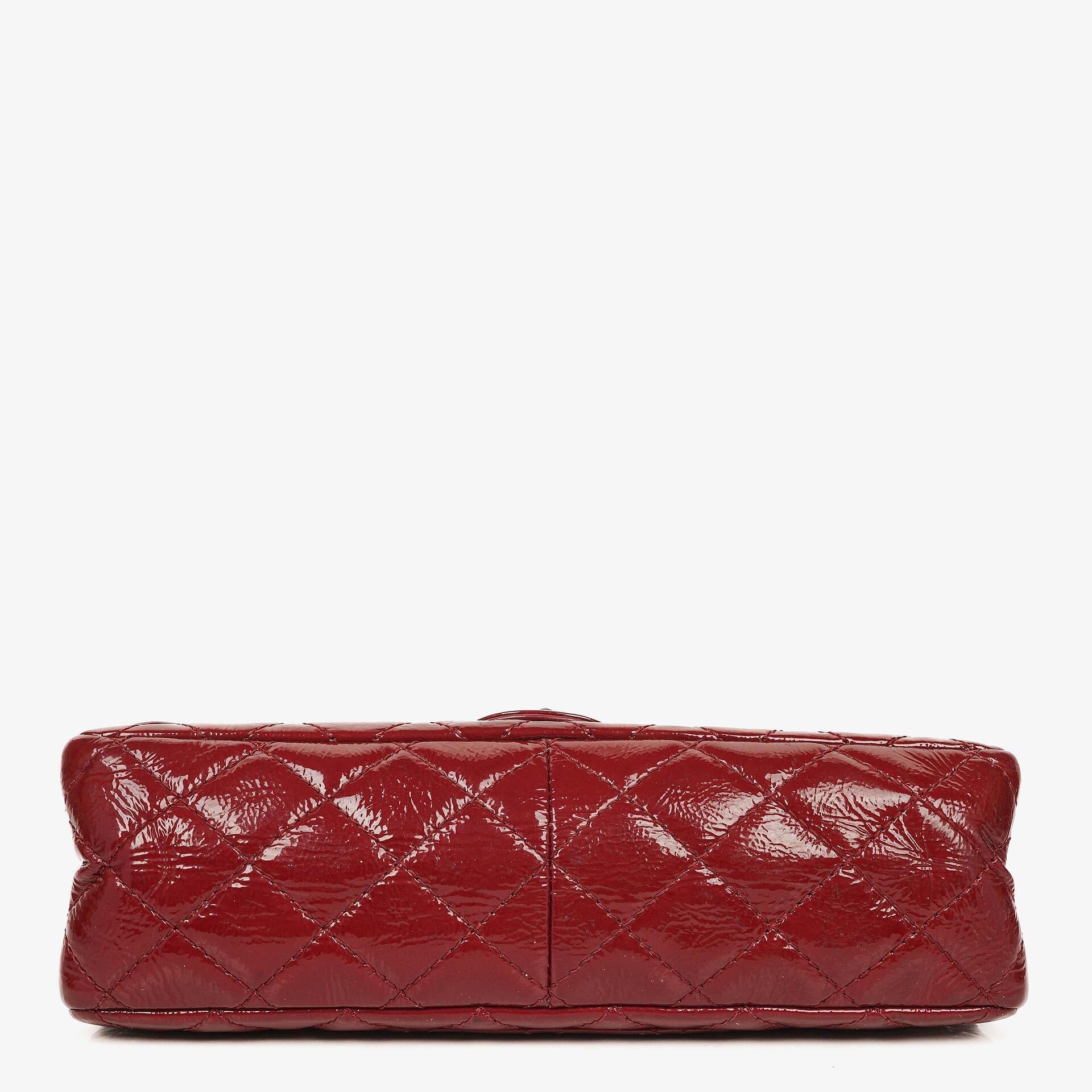 Chanel 2.55 Reissue 226 Flap Tasche aus rotem Knitterlackleder mit Ruthenium-Beschlägen