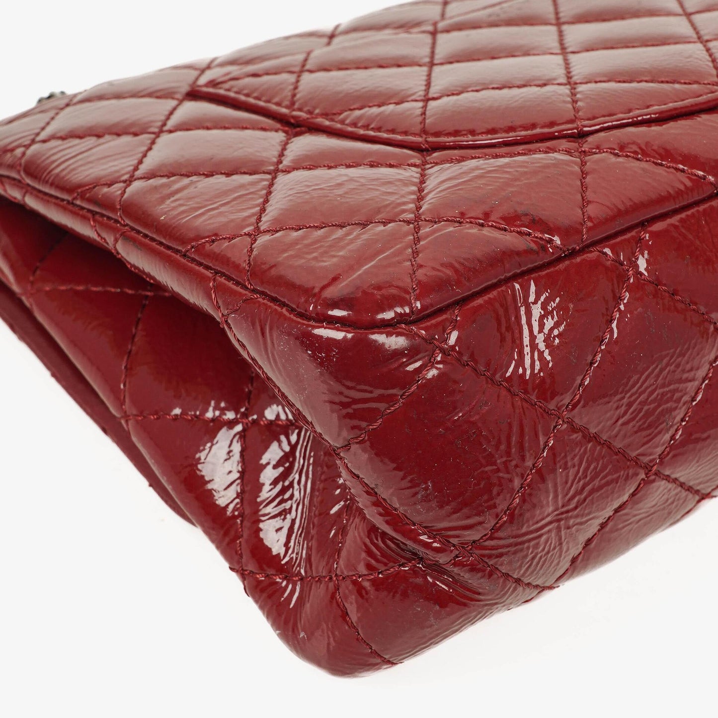 Chanel 2.55 Reissue 226 Flap Tasche aus rotem Knitterlackleder mit Ruthenium-Beschlägen