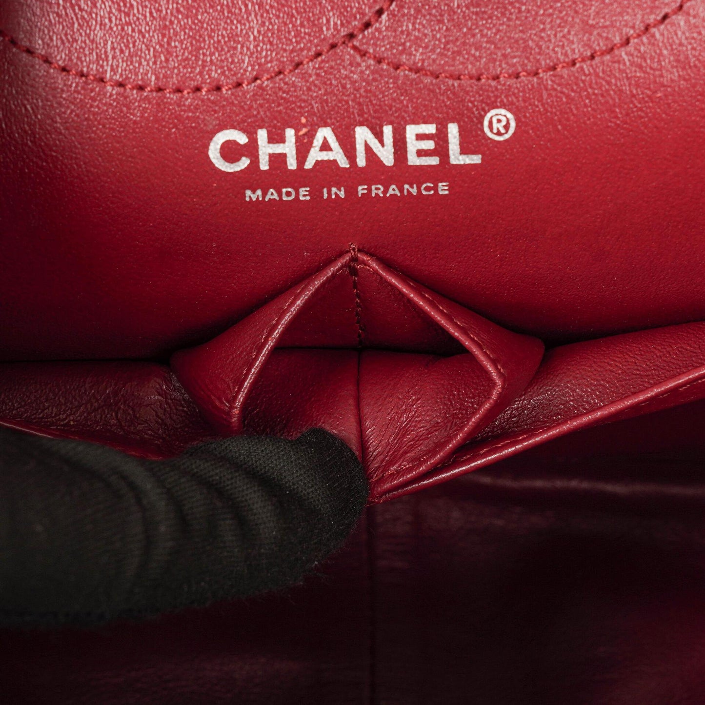 Chanel 2.55 Reissue 226 Flap Tasche aus rotem Knitterlackleder mit Ruthenium-Beschlägen