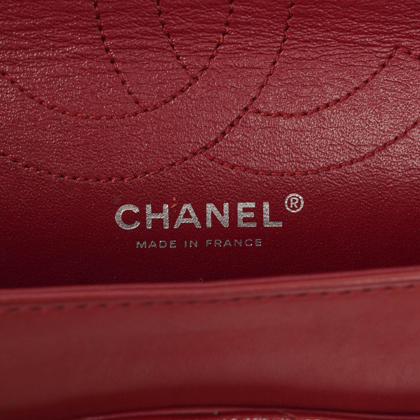 Chanel 2.55 Reissue 226 Flap Tasche aus rotem Knitterlackleder mit Ruthenium-Beschlägen
