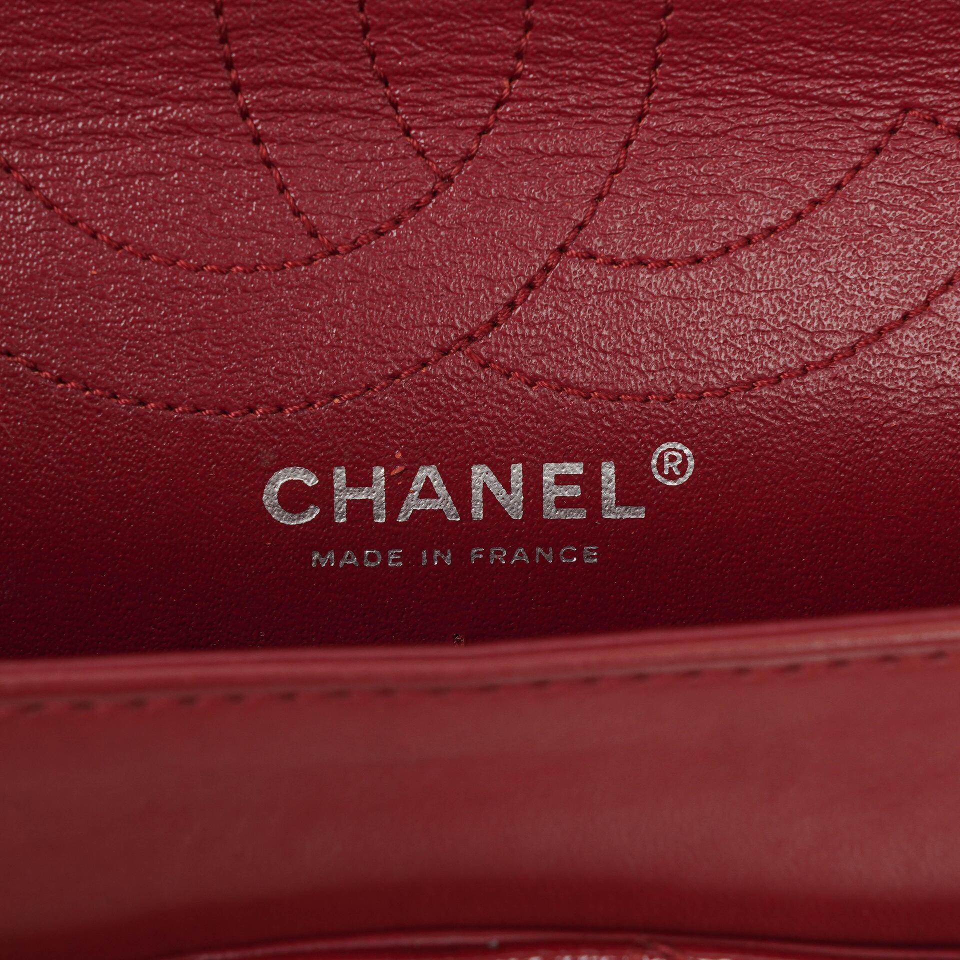 Chanel 2.55 Reissue 226 Flap Tasche aus rotem Knitterlackleder mit Ruthenium-Beschlägen