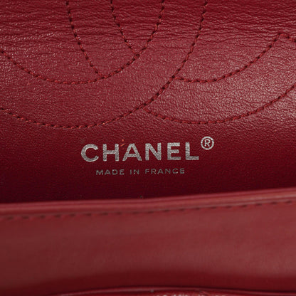 Chanel 2.55 Reissue 226 Flap Tasche aus rotem Knitterlackleder mit Ruthenium-Beschlägen