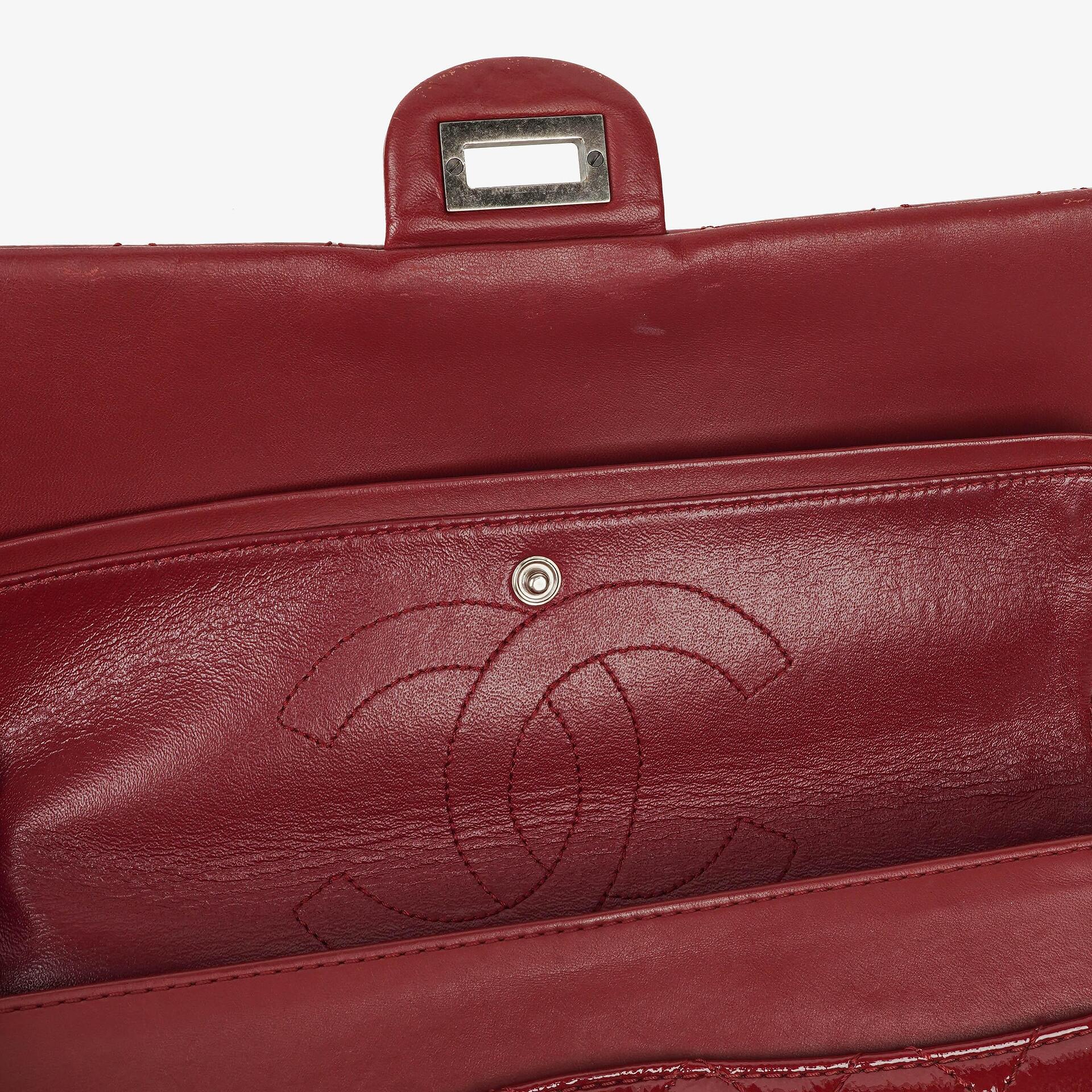 Chanel 2.55 Reissue 226 Flap Tasche aus rotem Knitterlackleder mit Ruthenium-Beschlägen