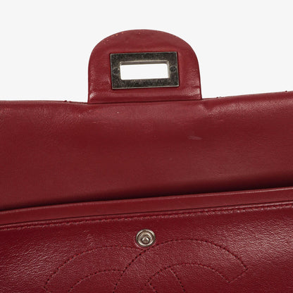 Chanel 2.55 Reissue 226 Flap Tasche aus rotem Knitterlackleder mit Ruthenium-Beschlägen