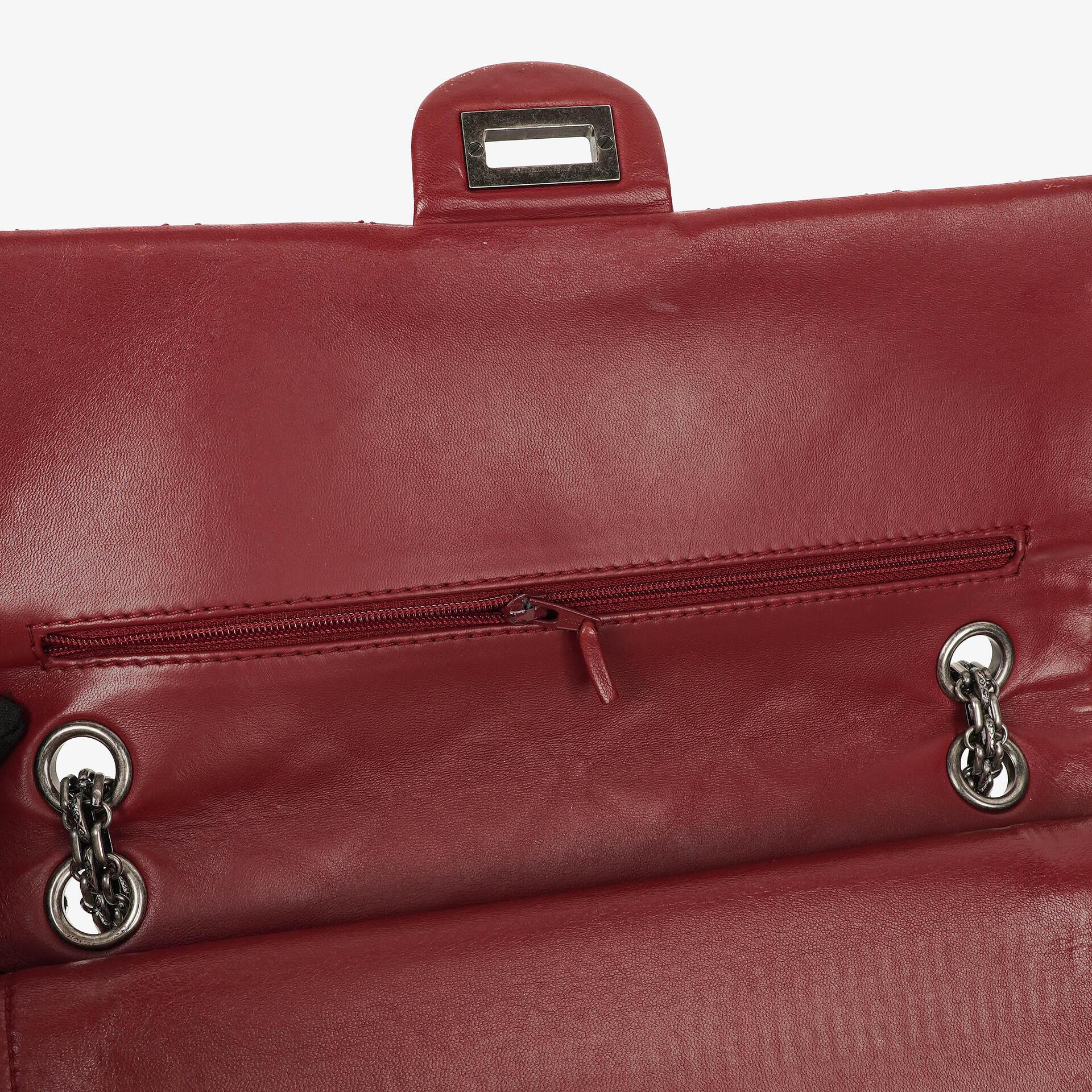 Chanel 2.55 Reissue 226 Flap Tasche aus rotem Knitterlackleder mit Ruthenium-Beschlägen