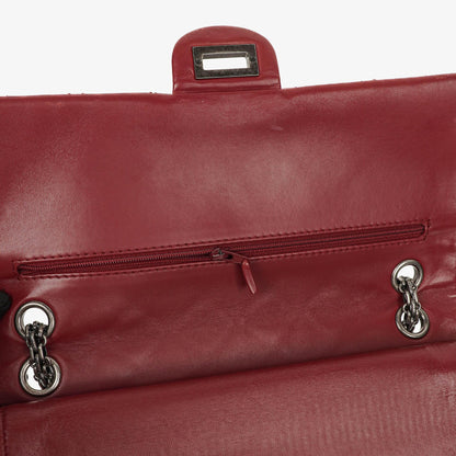 Chanel 2.55 Reissue 226 Flap Tasche aus rotem Knitterlackleder mit Ruthenium-Beschlägen