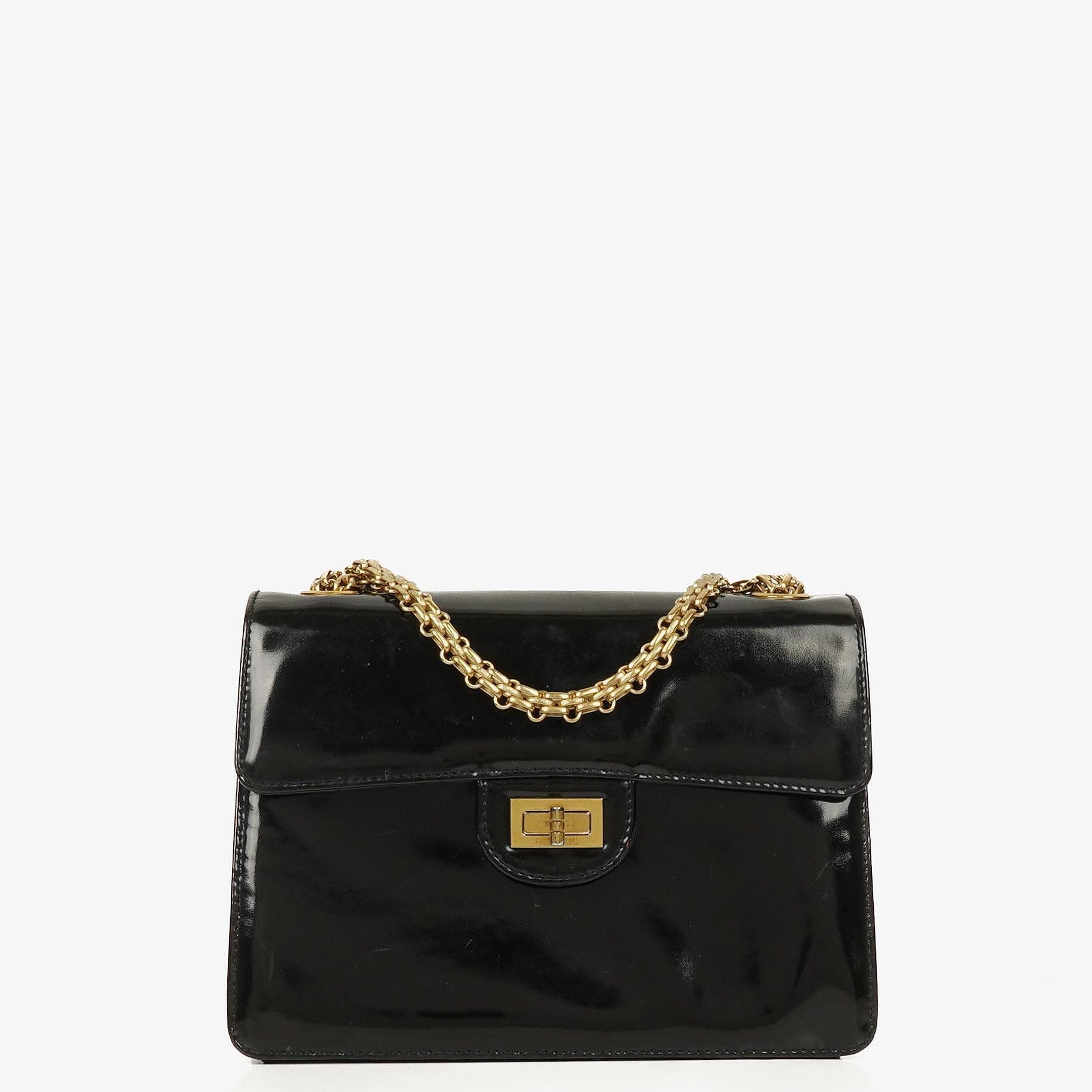 Chanel 2.55 Schultertasche aus schwarzem Lackleder mit Mademoiselle-Kette