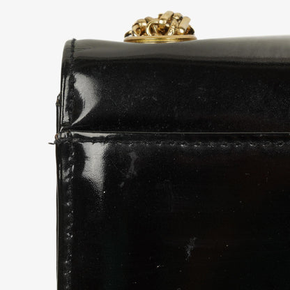 Chanel 2.55 Schultertasche aus schwarzem Lackleder mit Mademoiselle-Kette