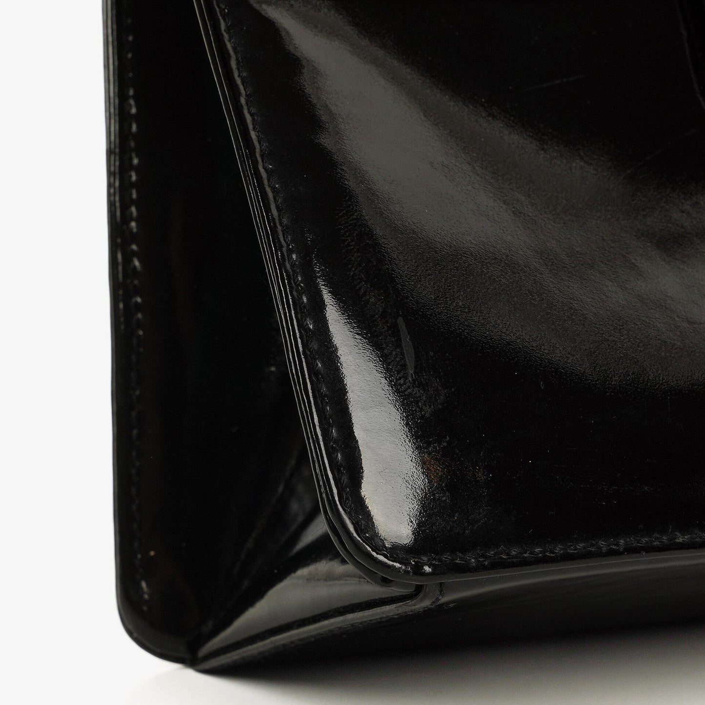 Chanel 2.55 Schultertasche aus schwarzem Lackleder mit Mademoiselle-Kette