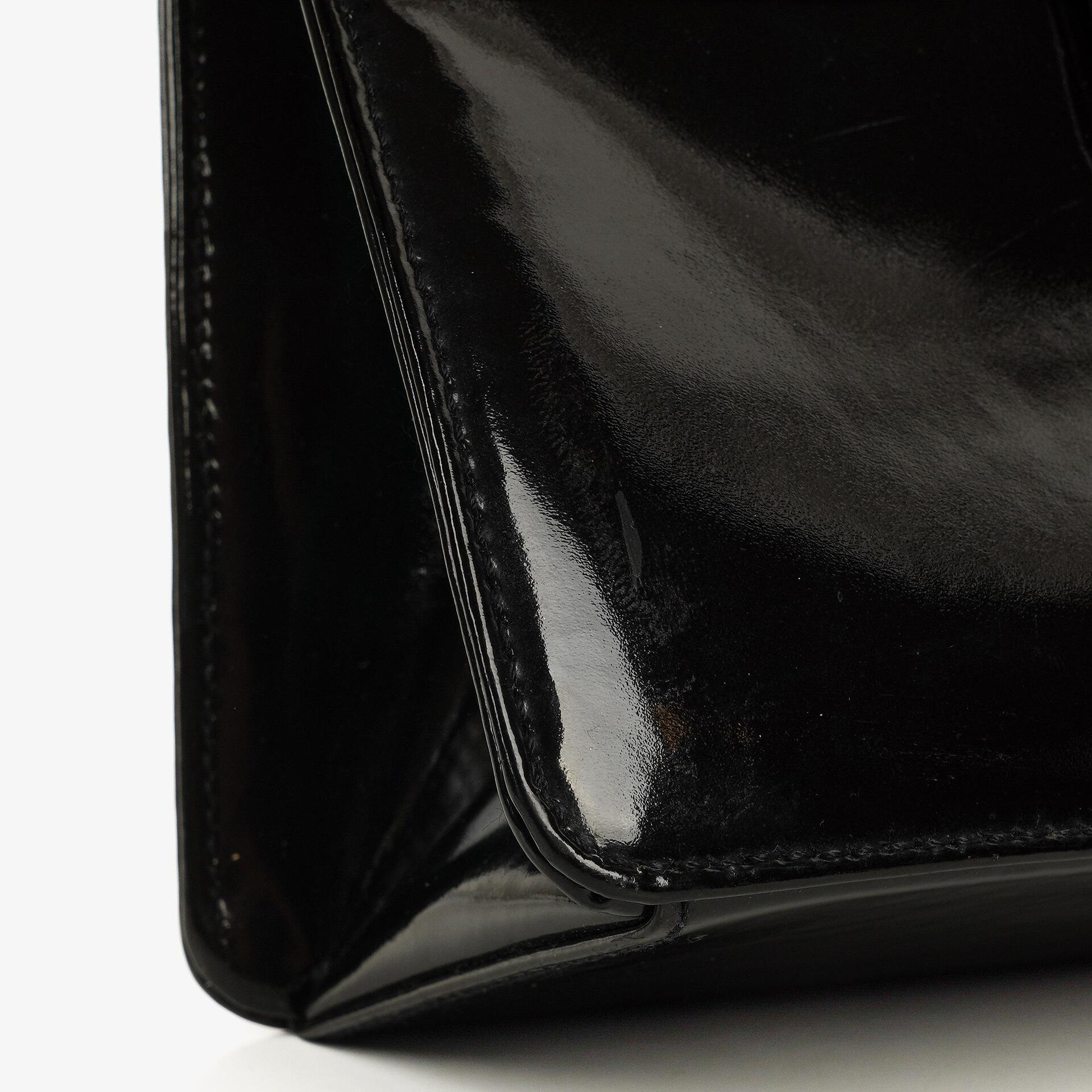 Chanel 2.55 Schultertasche aus schwarzem Lackleder mit Mademoiselle-Kette