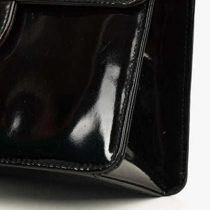 Chanel 2.55 Schultertasche aus schwarzem Lackleder mit Mademoiselle-Kette