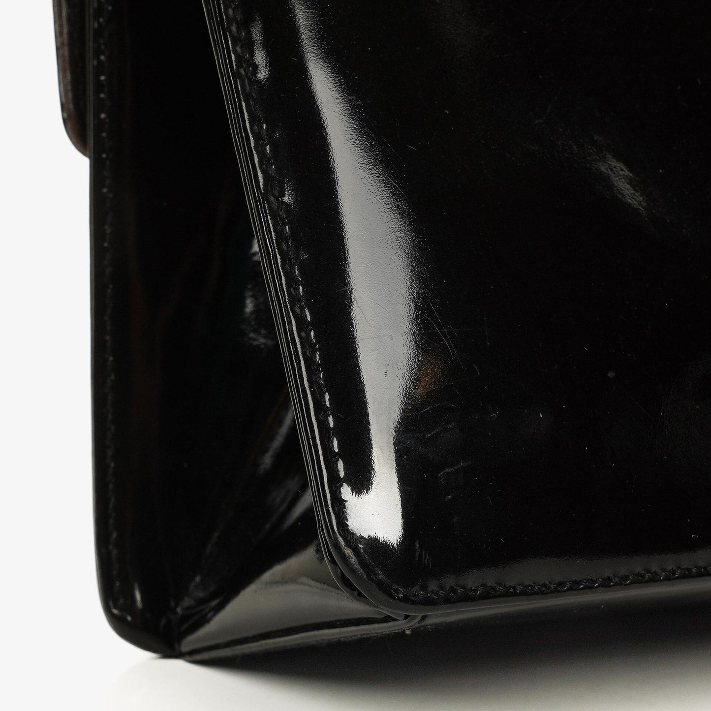 Chanel 2.55 Schultertasche aus schwarzem Lackleder mit Mademoiselle-Kette