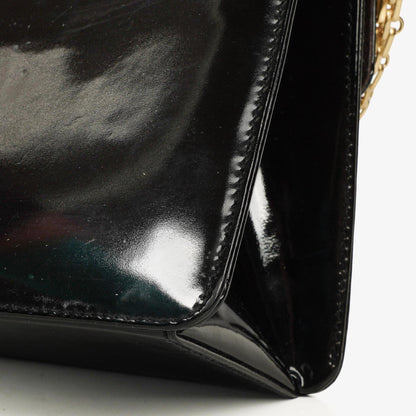Chanel 2.55 Schultertasche aus schwarzem Lackleder mit Mademoiselle-Kette