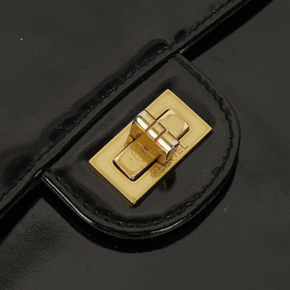 Chanel 2.55 Schultertasche aus schwarzem Lackleder mit Mademoiselle-Kette