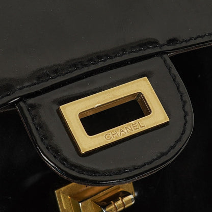 Chanel 2.55 Schultertasche aus schwarzem Lackleder mit Mademoiselle-Kette
