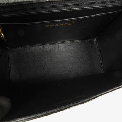 Chanel 2.55 Schultertasche aus schwarzem Lackleder mit Mademoiselle-Kette