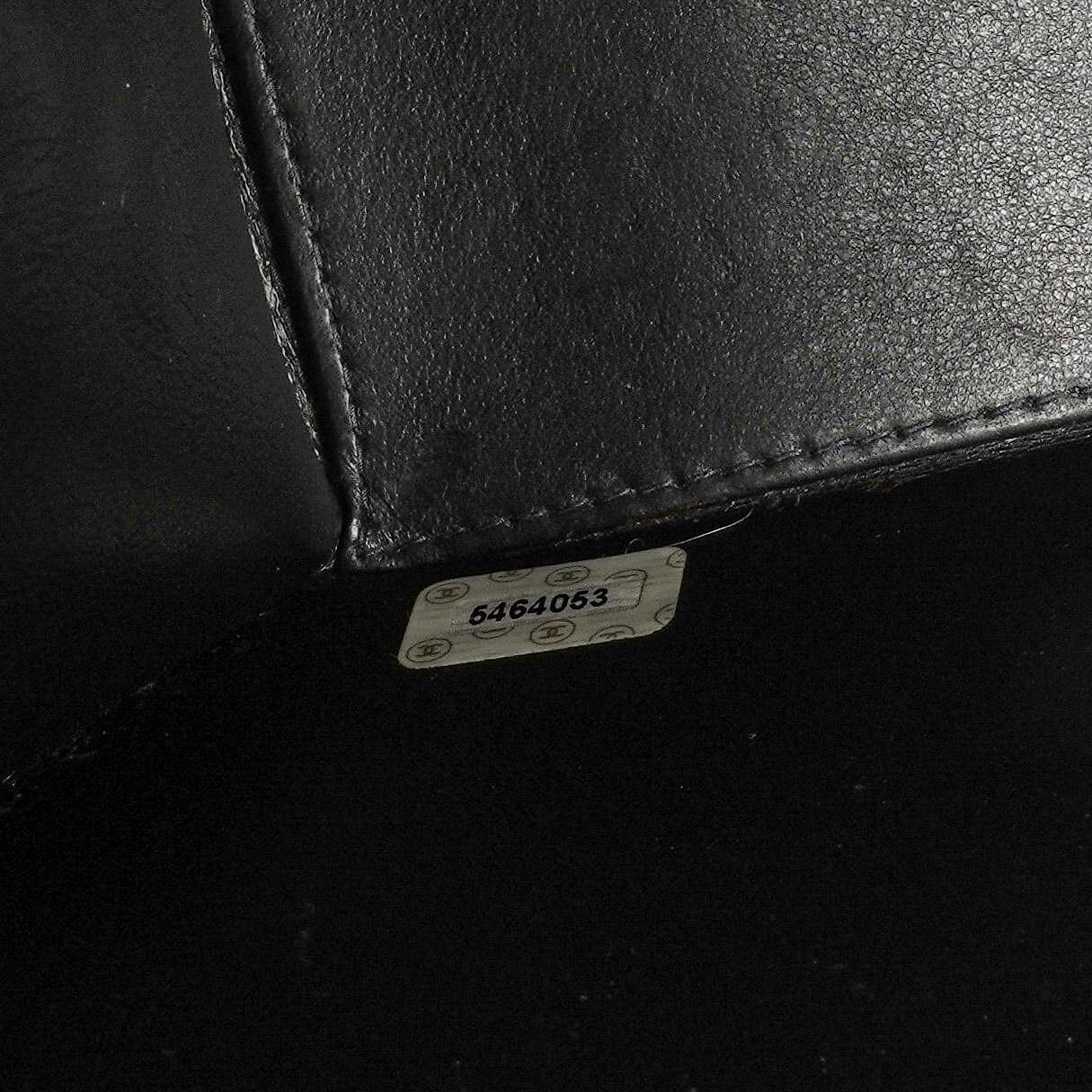 Chanel 2.55 Schultertasche aus schwarzem Lackleder mit Mademoiselle-Kette